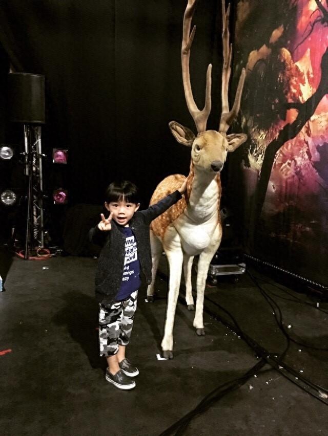 苏打绿刘家凯的儿子很黏吴青峰，他俩也常在微博上互相调侃！