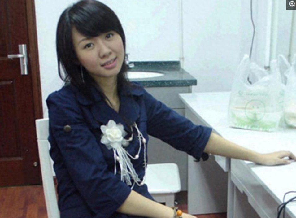 38岁卓依婷的生活照，曾被人误以为去世，如今已为人母