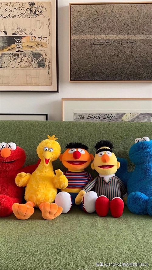 KAWS 来自街头的涂鸦艺术家 高清手机壁纸分享