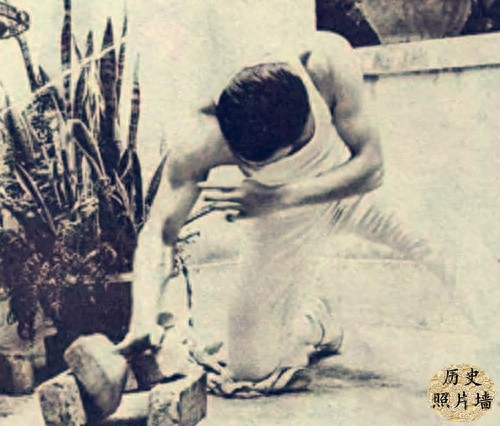一组李小龙训练旧照，告诉你他为什么这么厉害！图九正在电击训练