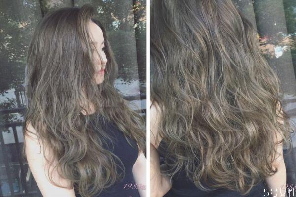 卷发棒对头发有伤害吗 烫头发后怎么恢复原状