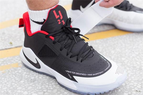 耐克使节12和士兵13哪个好 使节12和士兵13对比测评