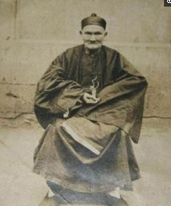 中国最长寿老人,生于光绪年间六世同堂,像个老小孩还爱唱情歌