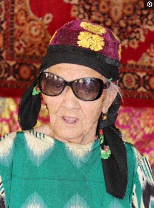 中国最长寿老人,生于光绪年间六世同堂,像个老小孩还爱唱情歌