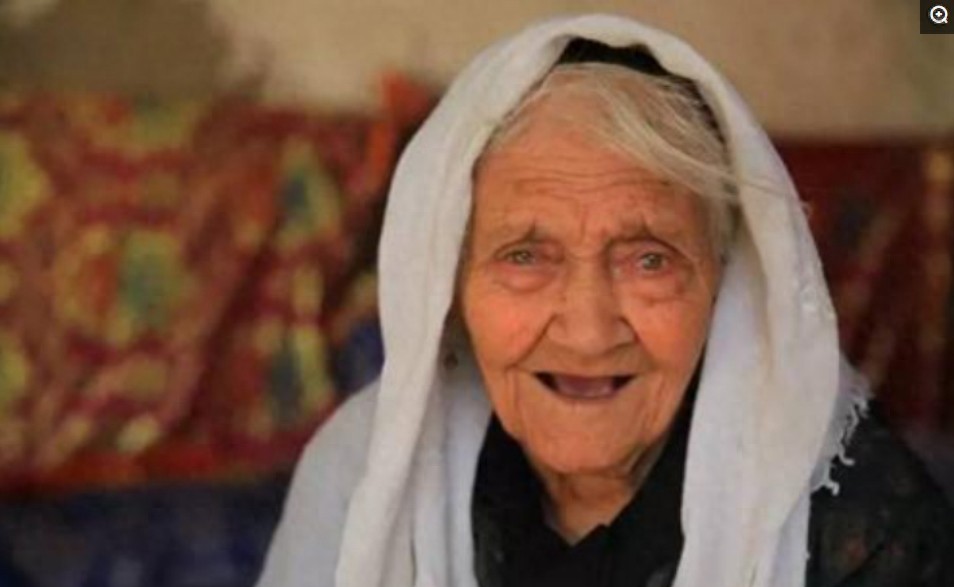 中国最长寿老人,生于光绪年间六世同堂,像个老小孩还爱唱情歌