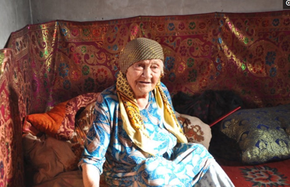 中国最长寿老人,生于光绪年间六世同堂,像个老小孩还爱唱情歌