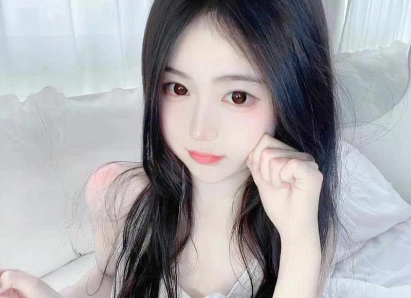 姐姐离世爸爸疯癫，妈妈又患癌病故，姑姑举债救侄令人感动