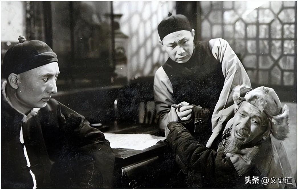 半夜鸡叫周扒皮寓言故事（半夜鸡叫周扒皮的故事）