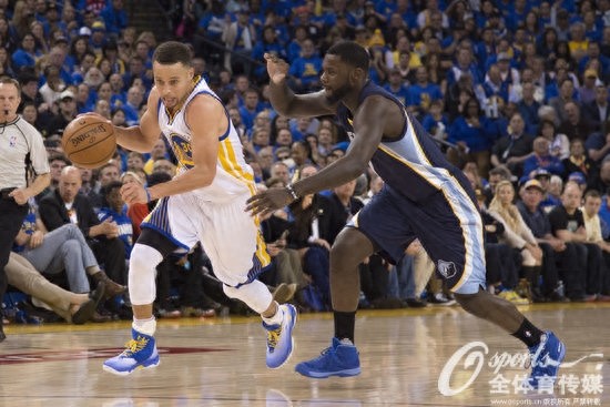 73胜!!!勇士破20年纪录 库里砍46分三分破400