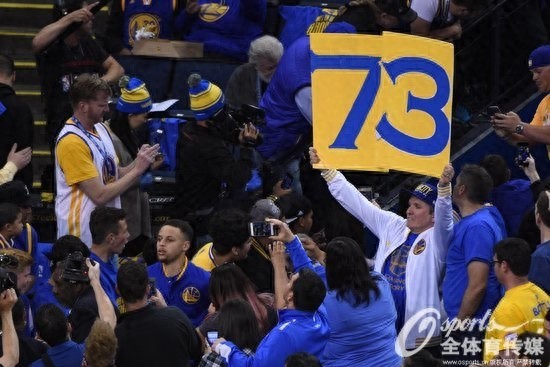73胜!!!勇士破20年纪录 库里砍46分三分破400