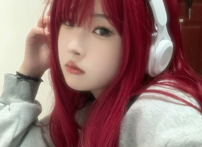 爱炫耀的女孩心理