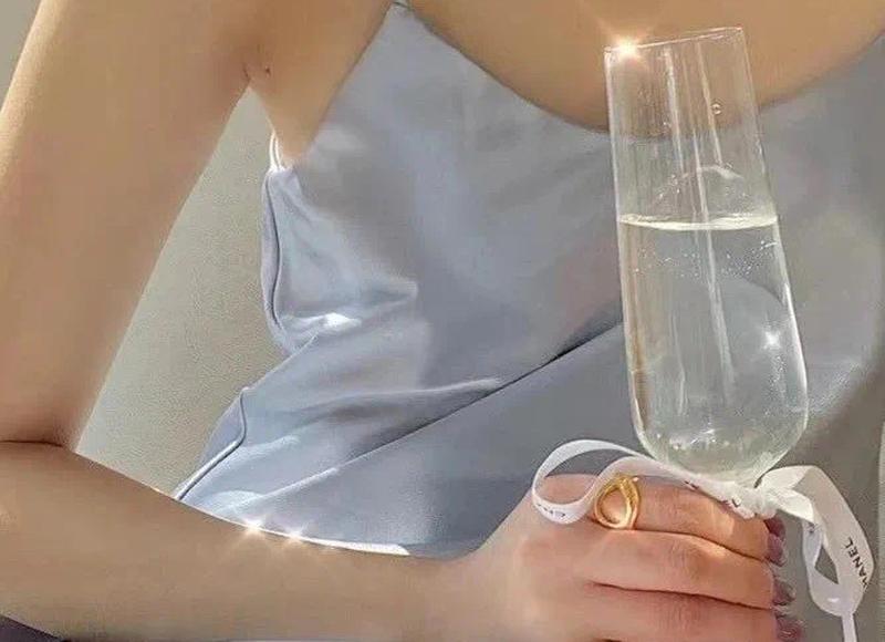 动车能坐多少人